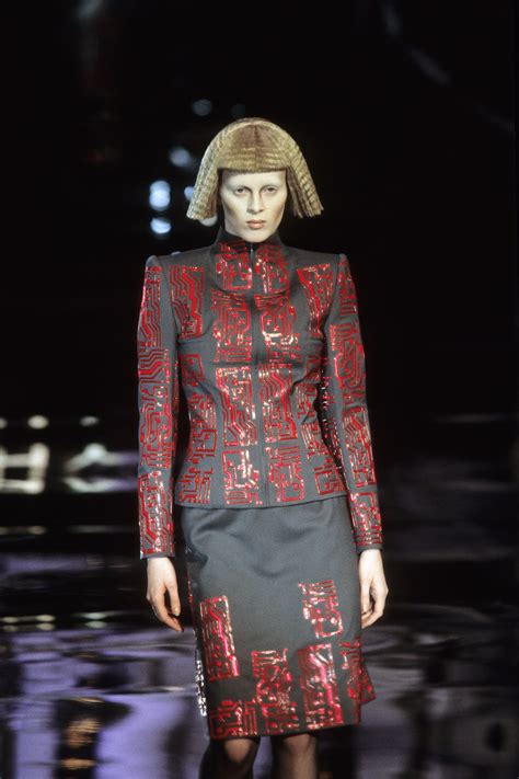 givenchy by alexander mcqueen fall 1999 runway details|alexander mcqueen givenchy collection.